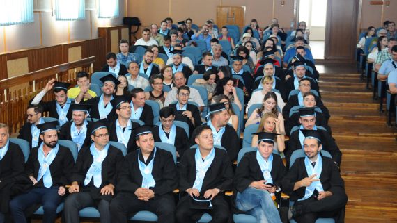 Inchirieri Robe Piatra-Olt / Toca si Esarfa absolvire in Piatra-Olt | Vanzari Robe Absolvire Piatra-Olt