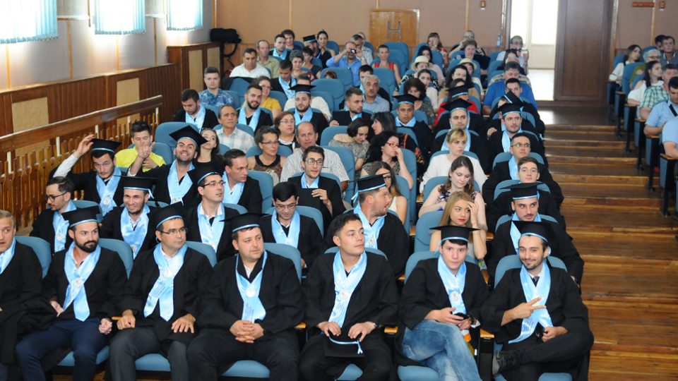 Inchirieri Robe Piatra-Olt / Toca si Esarfa absolvire in Piatra-Olt | Vanzari Robe Absolvire Piatra-Olt