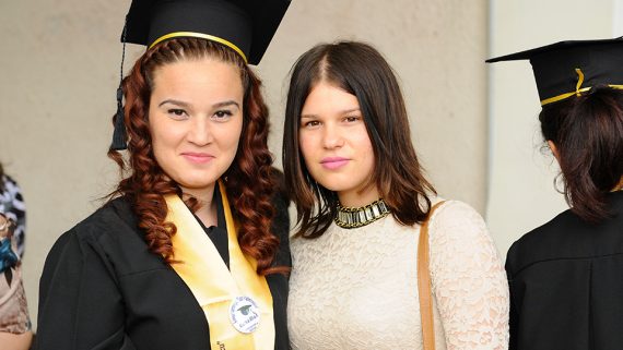 Inchirieri Robe Talmaciu / Toca si Esarfa absolvire in Talmaciu | Vanzari Robe Absolvire Talmaciu