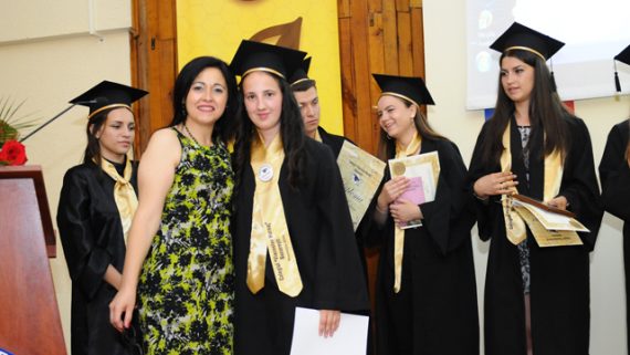Inchirieri Robe Brosteni / Toca si Esarfa absolvire in Brosteni | Vanzari Robe Absolvire Brosteni