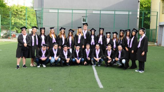 Inchirieri Robe Curtici / Toca si Esarfa absolvire in Curtici | Vanzari Robe Absolvire Curtici