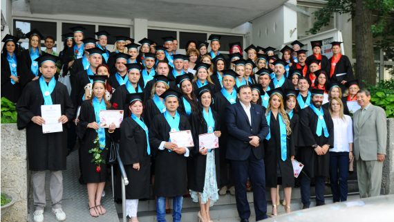 Inchirieri Robe Segarcea / Toca si Esarfa absolvire in Segarcea | Vanzari Robe Absolvire Segarcea