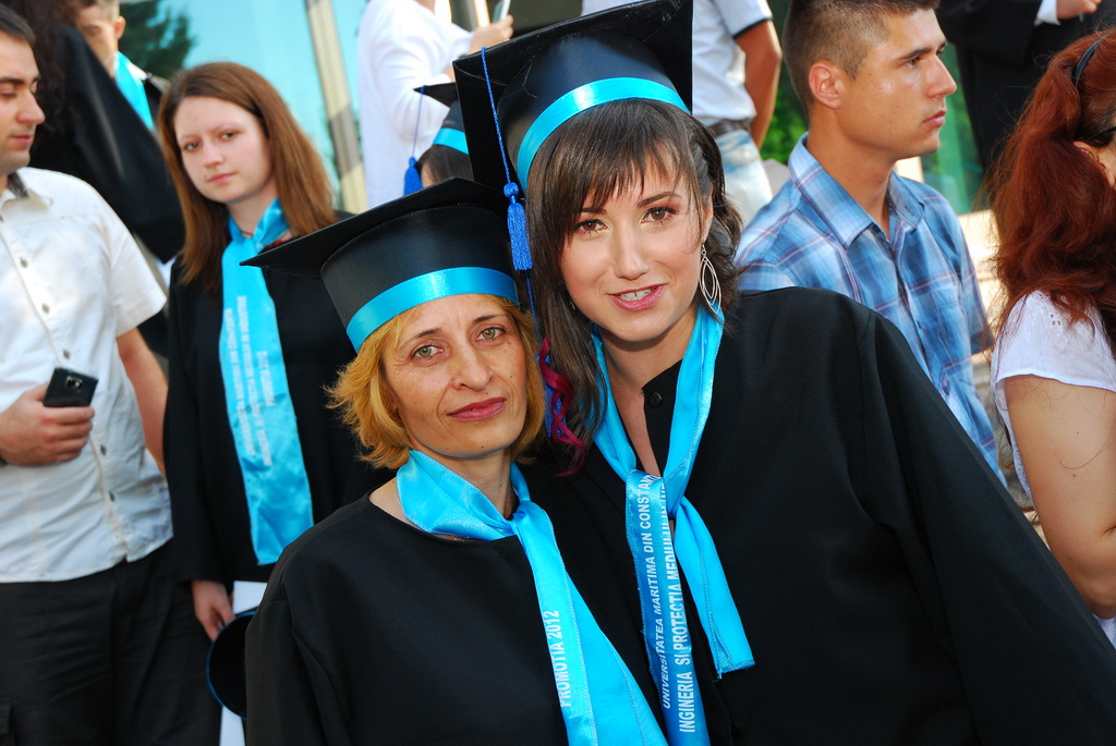 Inchirieri Robe Ocna Sibiului / Toca si Esarfa absolvire in Ocna Sibiului | Vanzari Robe Absolvire Ocna Sibiului
