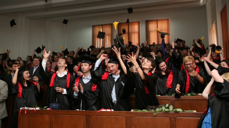 Inchirieri Robe Ciacova	 / Toca si Esarfa absolvire in Ciacova	 | Vanzari Robe Absolvire Ciacova